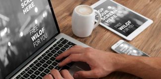MacBook Pro, Air dhe iPad do të Dalin Në Treg Në Tetor Duar mbi tastierën e mac, kafe, iPad dhe iPhone