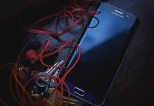 Samsungu po Ndërron Furnizuesin e Baterive Telefon samsung me kufje