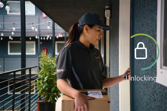 Amazon Key. porta hapet me kjod dhe në siguri të plotë