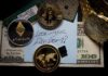 Disa Biznese dhe Organizata që Pranojnë Pagesa me Bitcoin Kriptomonedha Bitcoin, Ripplee Ethereum mbi nje kartemonedhe dollari