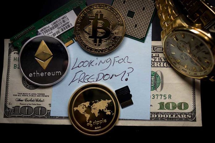 Bitcoin-ripple-ethereum-monedha-virtuale Kriptomonedha Bitcoin, Ripplee Ethereum mbi nje kartemonedhe dollari
