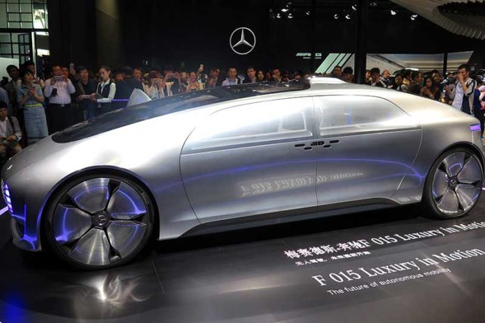 Mersedes Benz makina autonome pa shofer