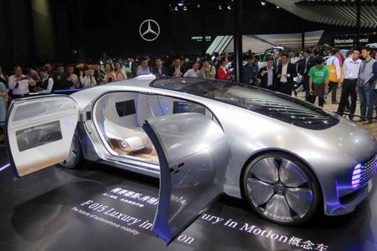 Makina pa shofer dhe autonome Mercedes Benz