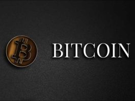 Nje kriptomonedhe Bitcoin dhe teksti i bardhe mbi nje sfond te zi