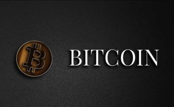 Bitcoin, Monedha e Parë Dixhitale në Botë Nje kriptomonedhe Bitcoin dhe teksti i bardhe mbi nje sfond te zi
