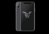 Karikimi pa Kavo i iPhone 8 e X Mund të Dobësojë Baterinë dy telefona iphone 8 dhe iphone ngjyre gri te erret ne sfond te zi