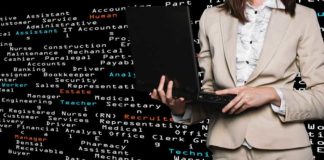 Facebook Jobs Tani Mund të Përdoret në Mbi 40 Shtete Vajzë e veshur me kostum profesional ne kembe me laptop ne dore dhe ne sfond emra profesionesh te ndryshme mbi sofnd te zi