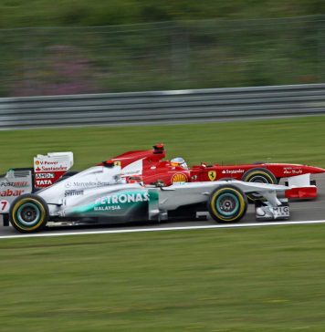 Së Shpejti Një Dokumentar Mbi Legjendën e Formula 1 Michael Schumacher Makine Ferrari e kampionit te botes Michael Schumacher gjate nje gare