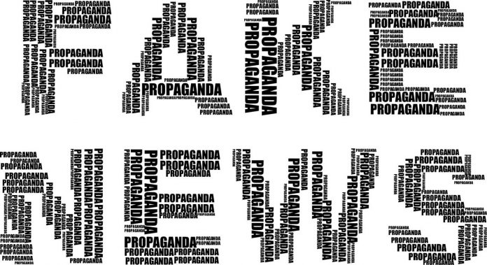 Teksti Fake News (Lajme te Rreme) me sfond te bardhe