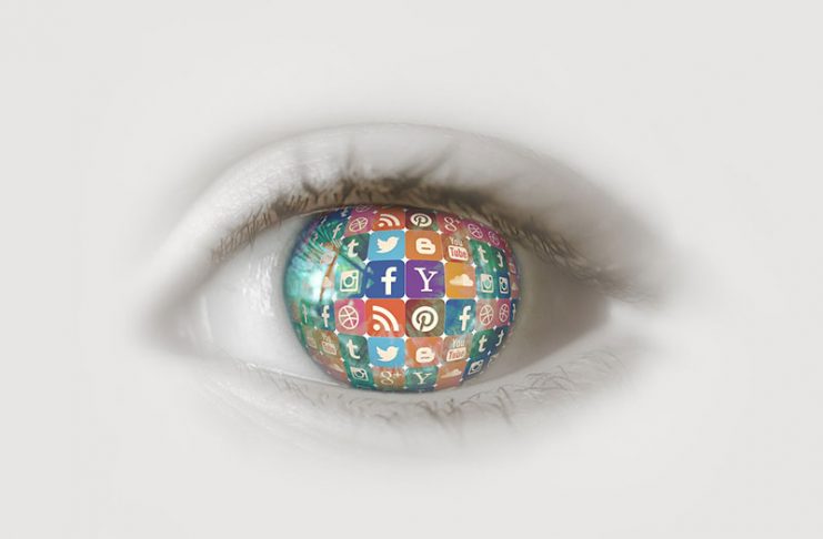 Sy me ikonat e rrjeteve sociale Facebook, Instagram, YouTube, Pinterest, Twitter, etj