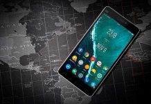 Ditë të Vështira për Huawei Telefon i zi me sistem operativ Android mbi hartën e botes ngjyre gri