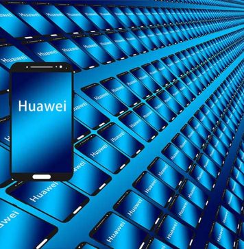 Huawei: 30 Miliardë Dëm Nga Bllokimi Në USA Telefon Huawei në plan te pare me ekran ngjyre blu dhe qindra tablet e telefona ne sfond